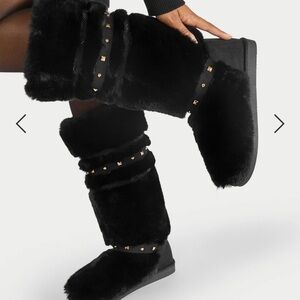 Women’s black fur boots